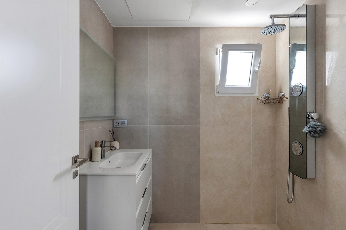 5 Bed Detached Villa in Los Balcones