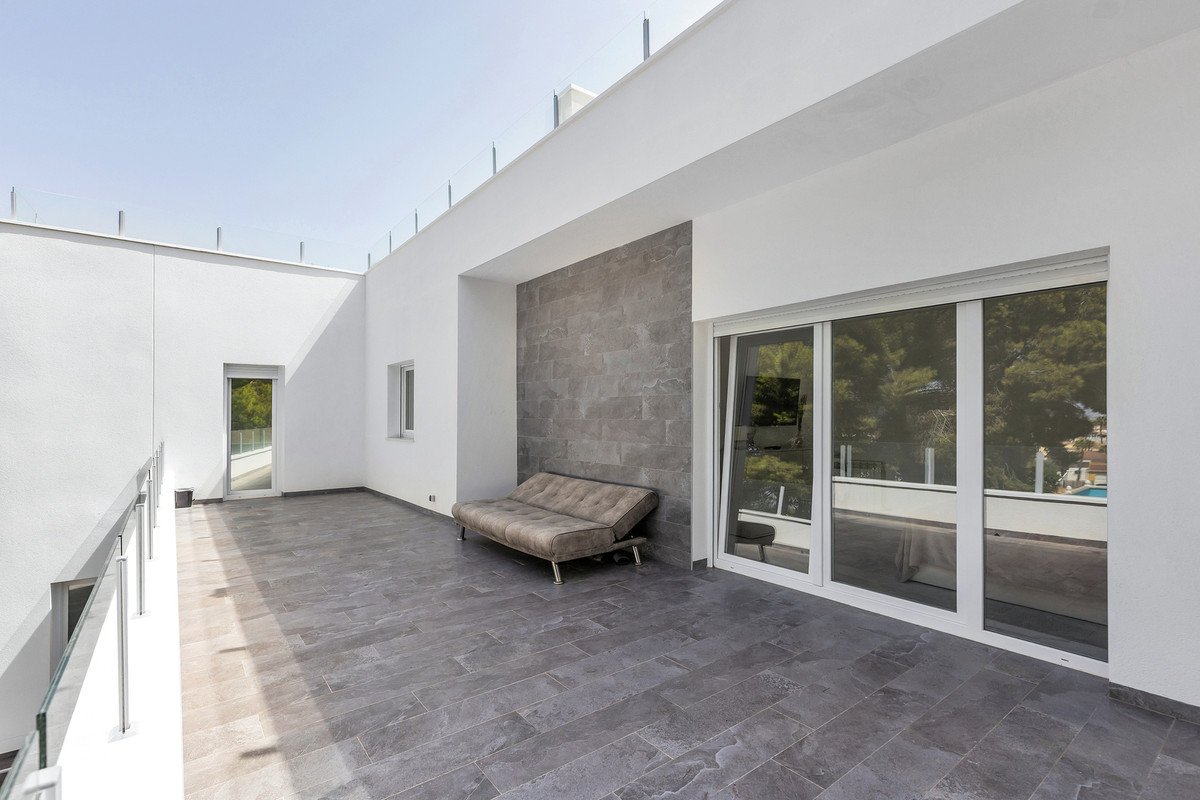 5 Bed Detached Villa in Los Balcones