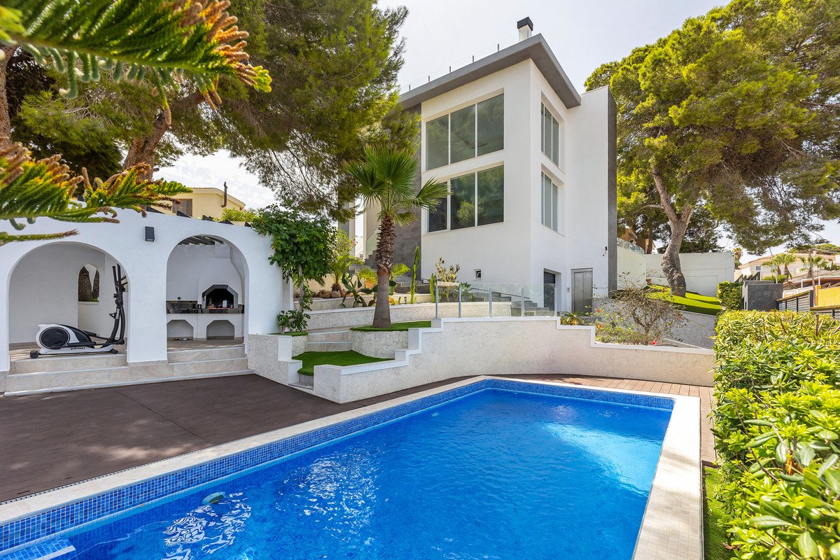 5 Bed Detached Villa in Los Balcones