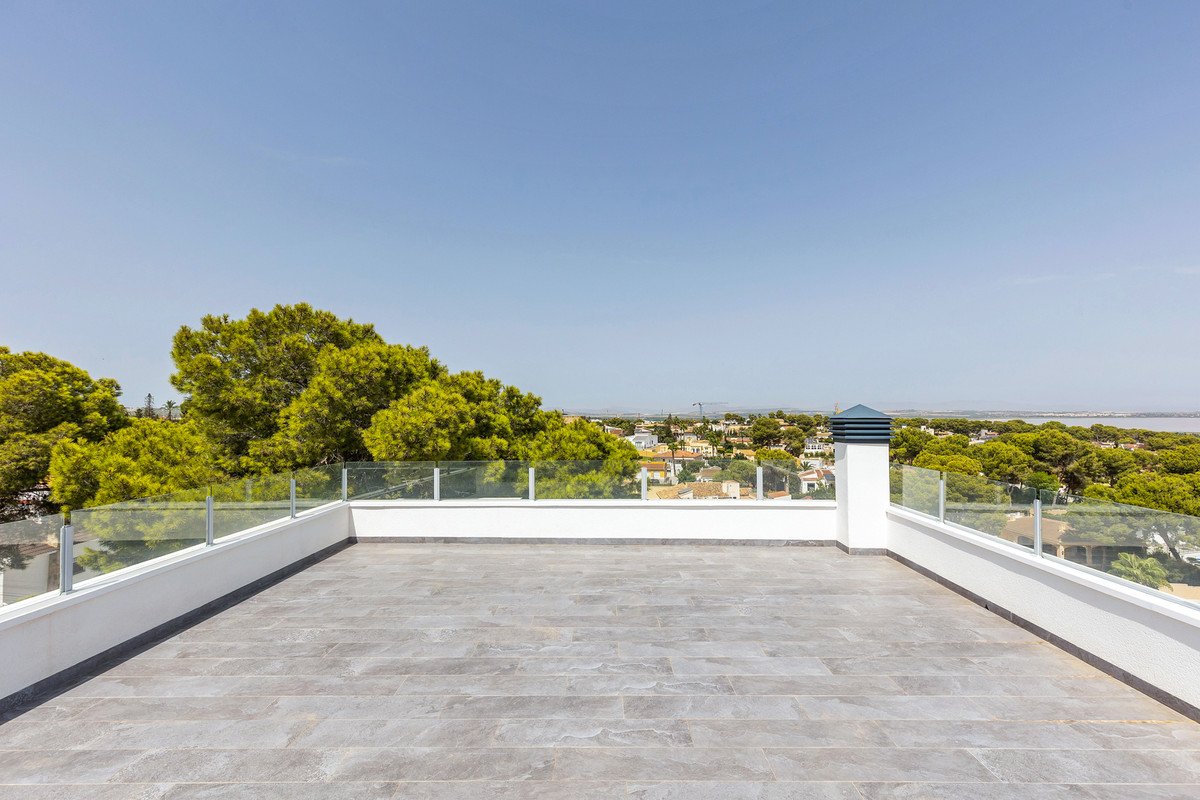 5 Bed Detached Villa in Los Balcones
