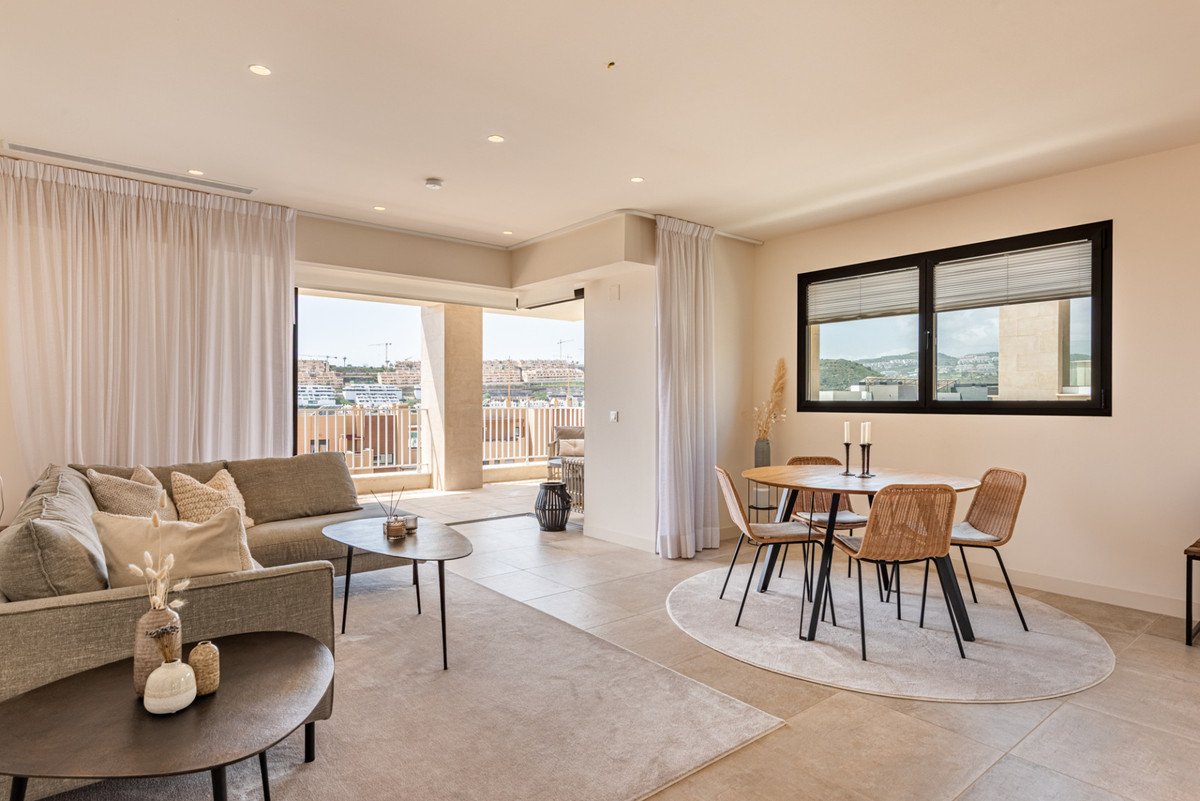 4 Bed Middle Floor Apartment in La Cala de Mijas