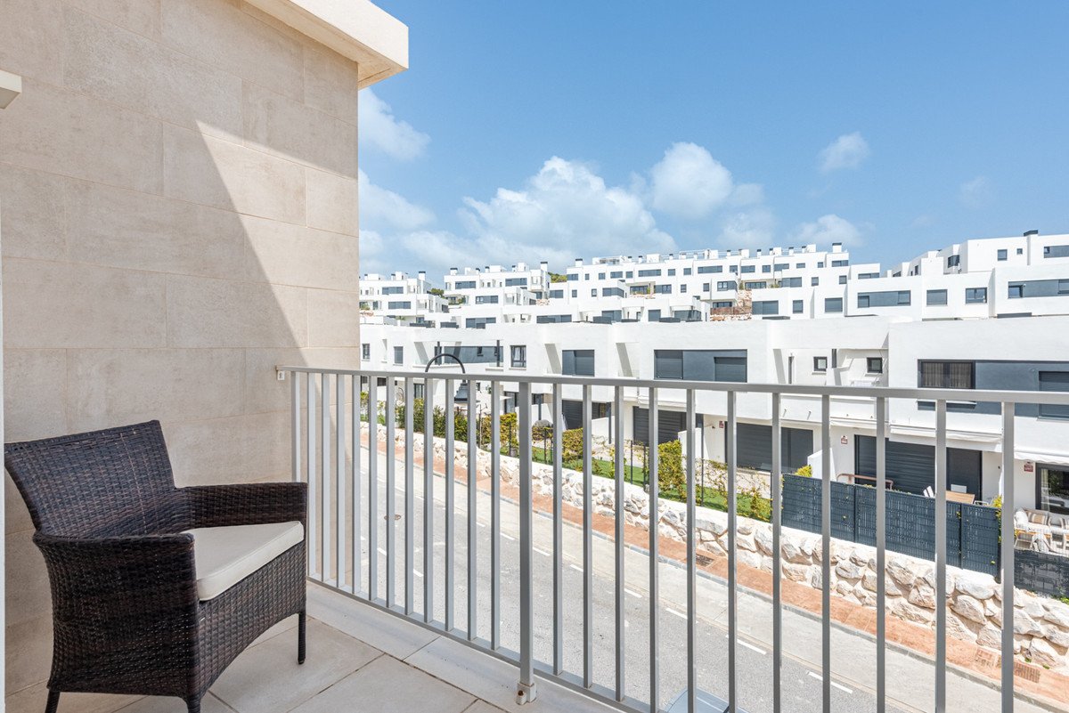 4 Bed Middle Floor Apartment in La Cala de Mijas