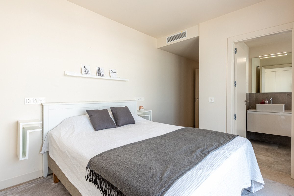 4 Bed Middle Floor Apartment in La Cala de Mijas