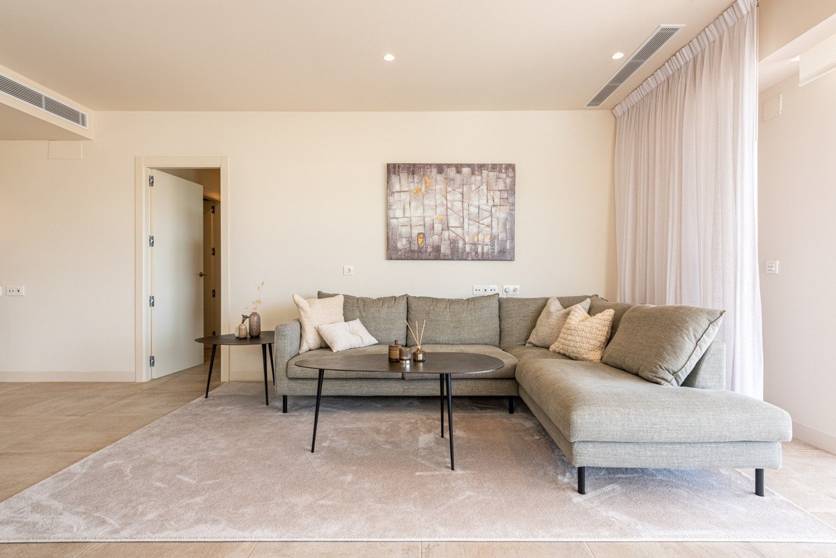 4 Bed Middle Floor Apartment in La Cala de Mijas