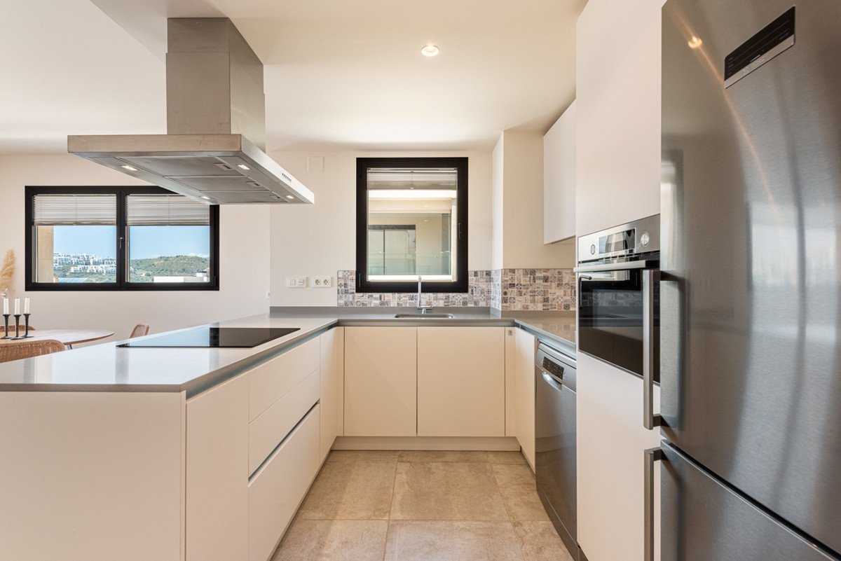 4 Bed Middle Floor Apartment in La Cala de Mijas