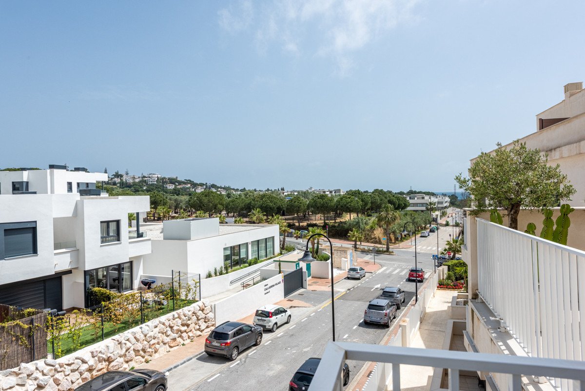 4 Bed Middle Floor Apartment in La Cala de Mijas