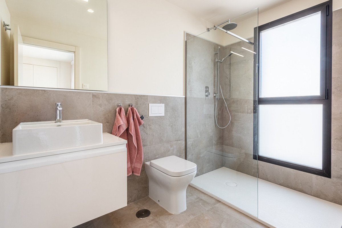 4 Bed Middle Floor Apartment in La Cala de Mijas