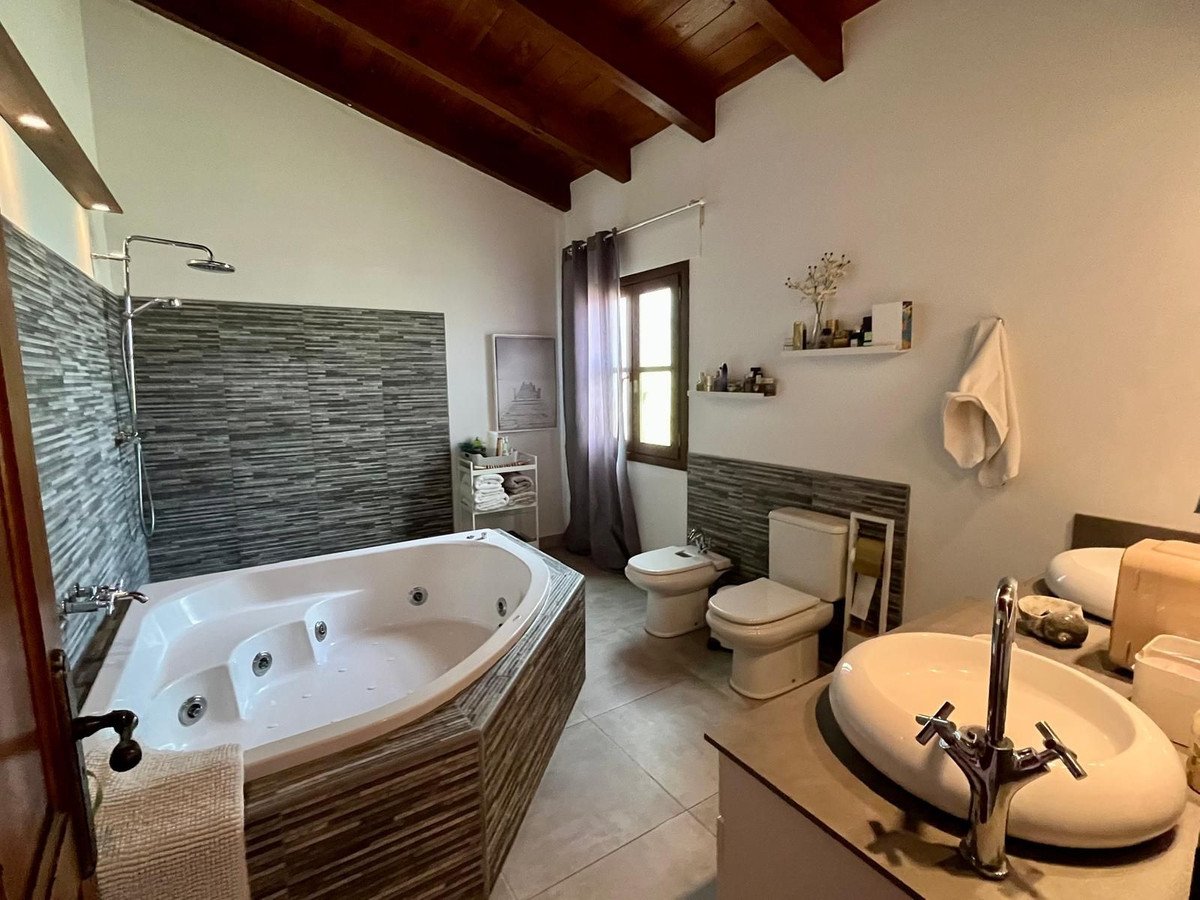 5 Bed Detached Villa in La Cala de Mijas