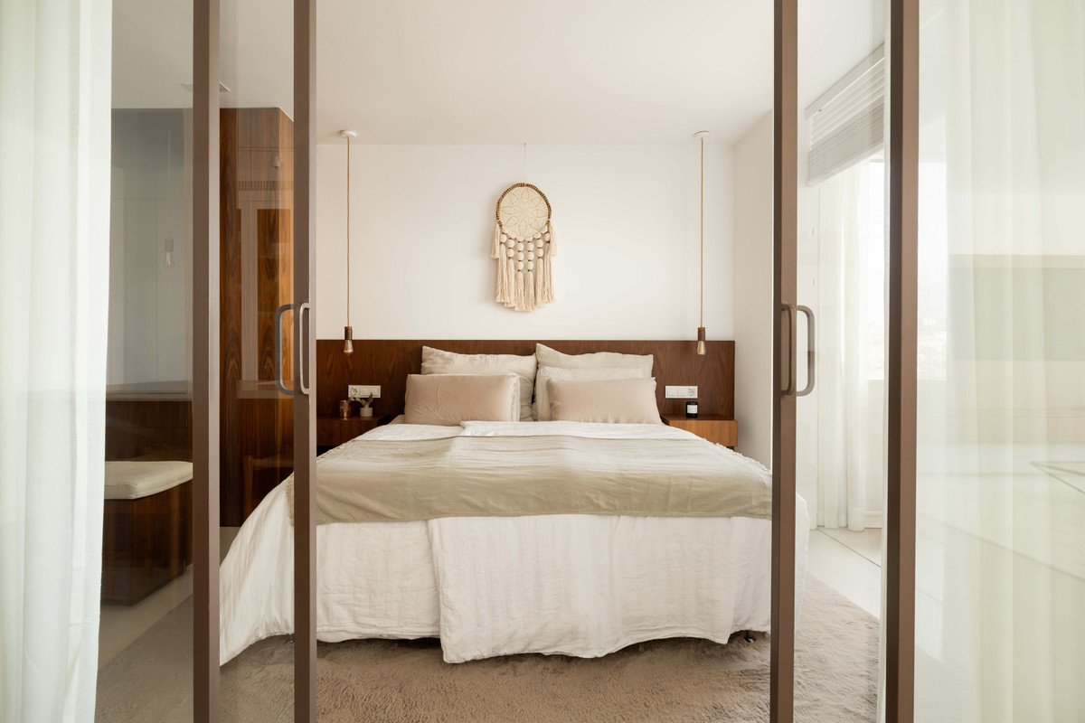 3 Bed Middle Floor Apartment in Nueva Andalucía