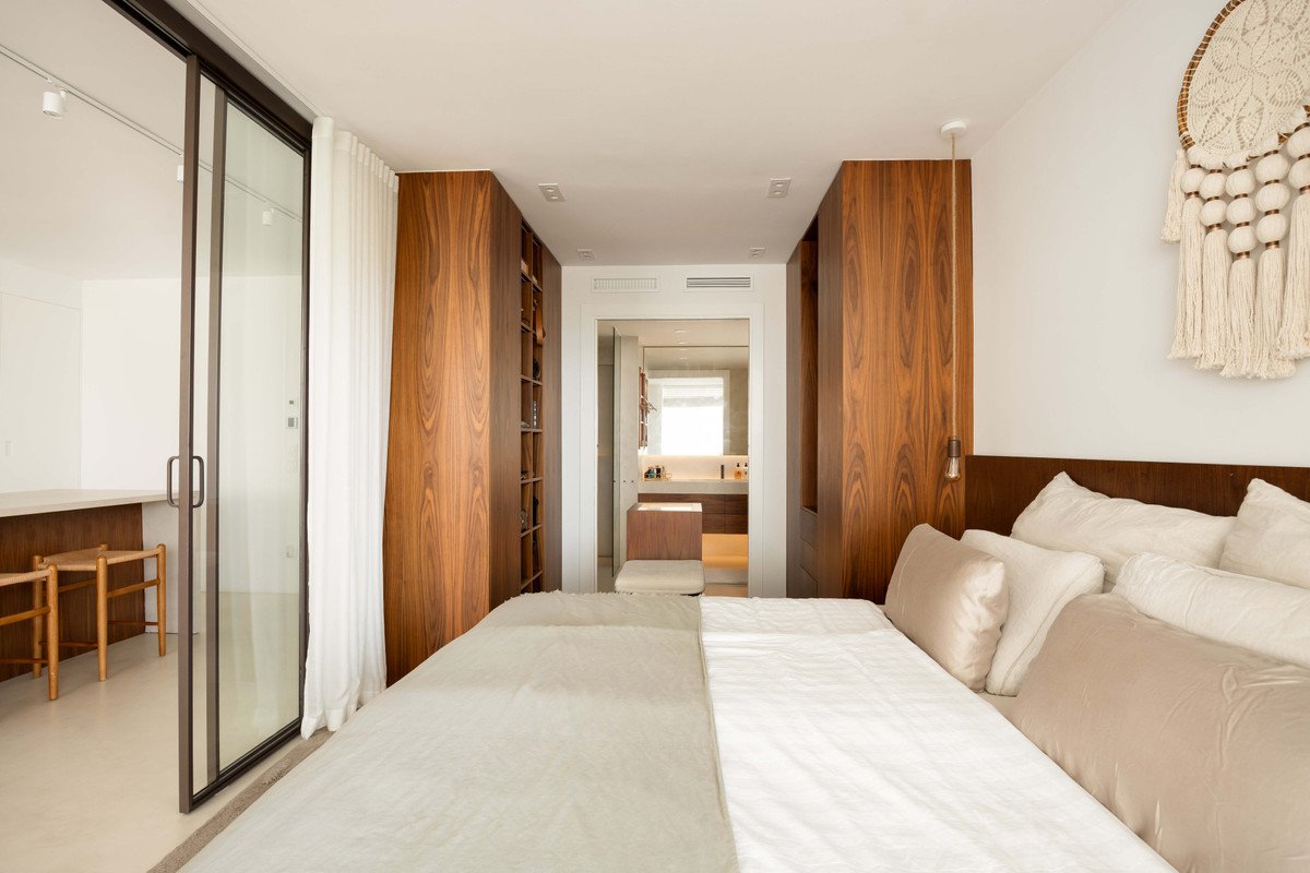 3 Bed Middle Floor Apartment in Nueva Andalucía