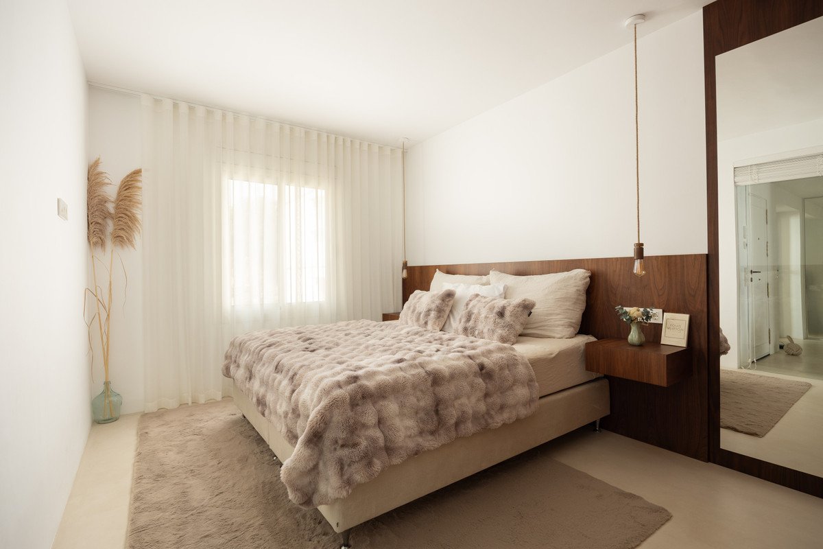 3 Bed Middle Floor Apartment in Nueva Andalucía