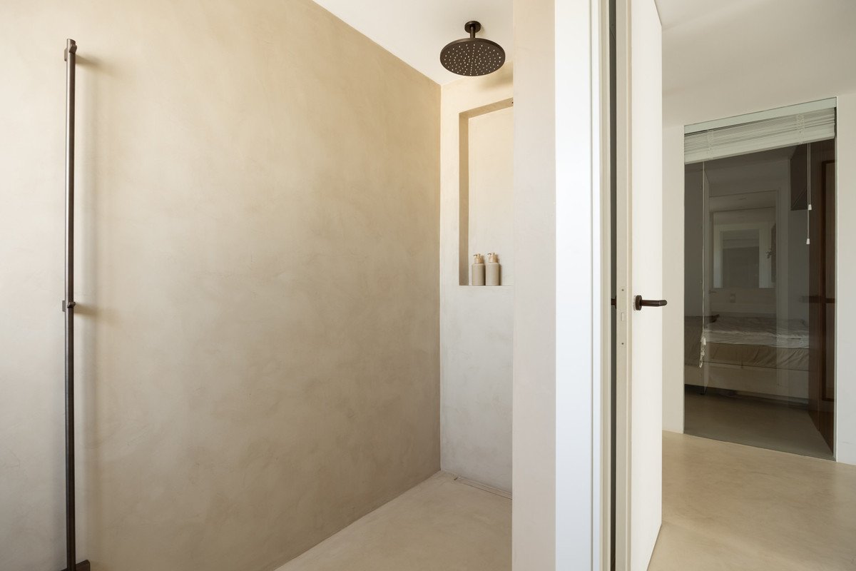 3 Bed Middle Floor Apartment in Nueva Andalucía
