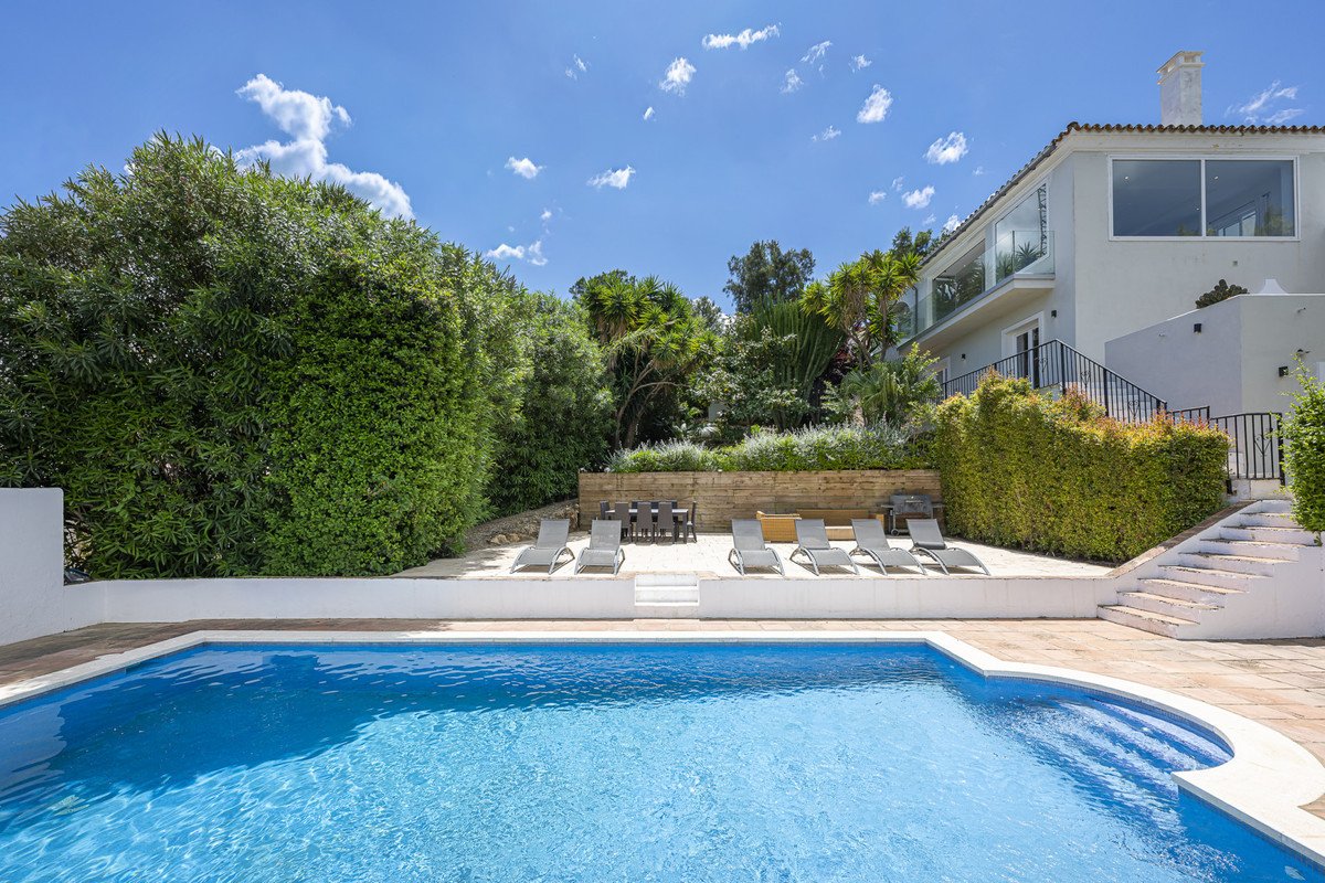 6 Bed Detached Villa in Sotogrande Alto