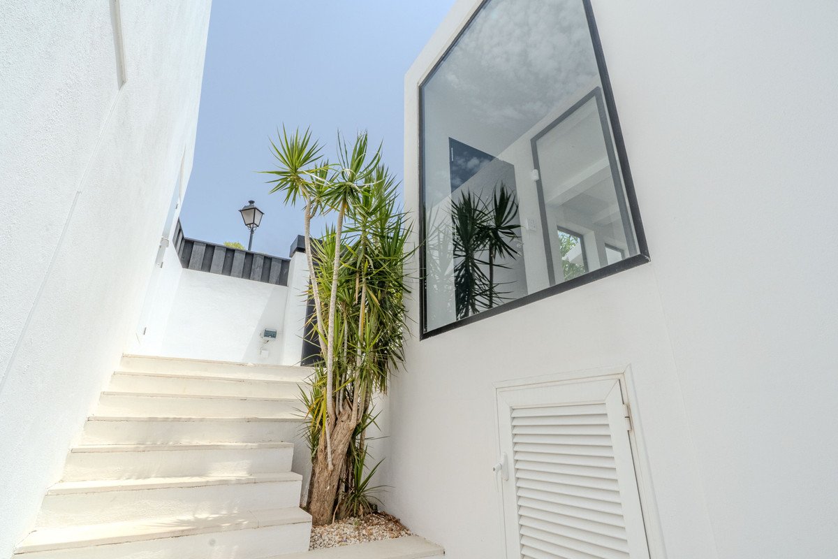 4 Bed Detached Villa in Nueva Andalucía