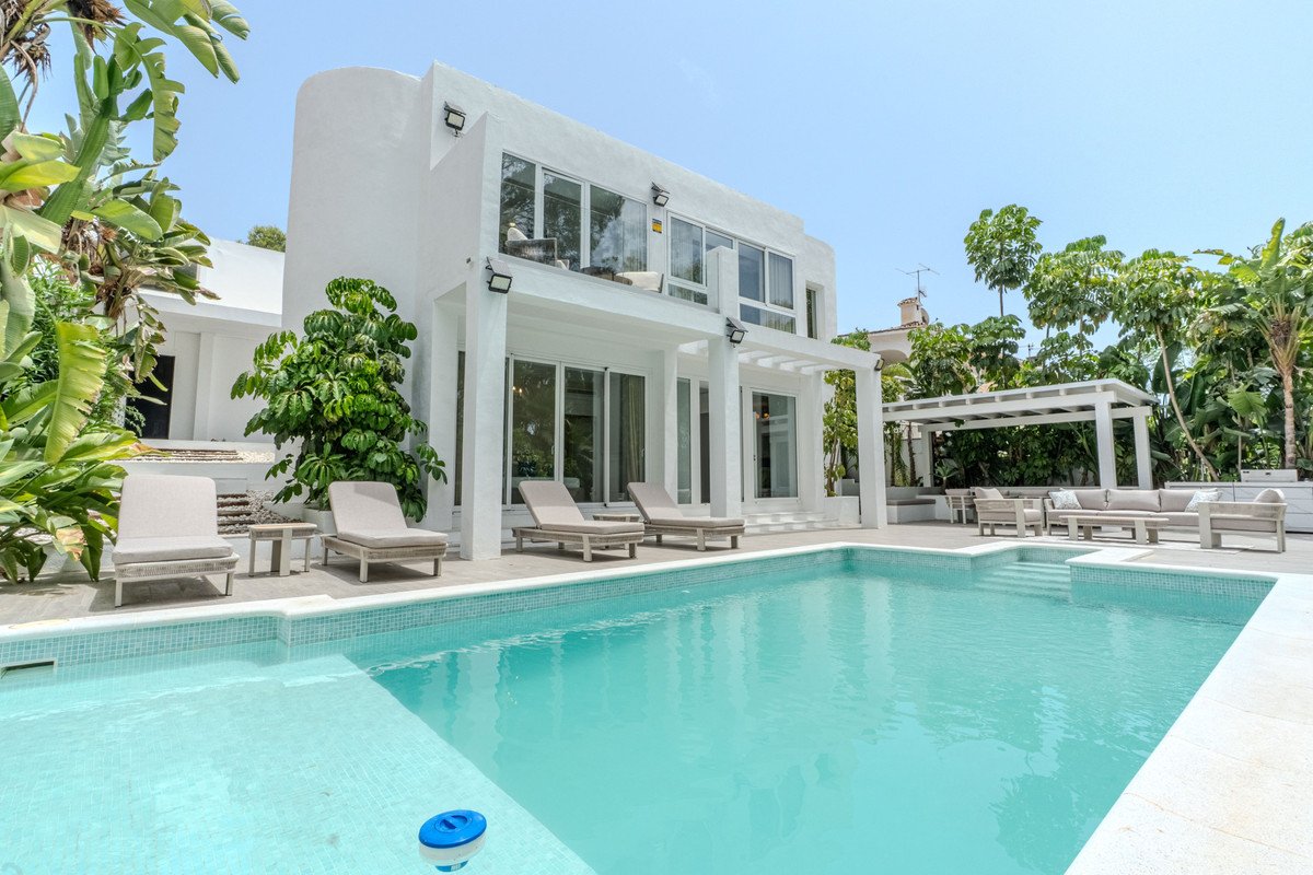 4 Bed Detached Villa in Nueva Andalucía