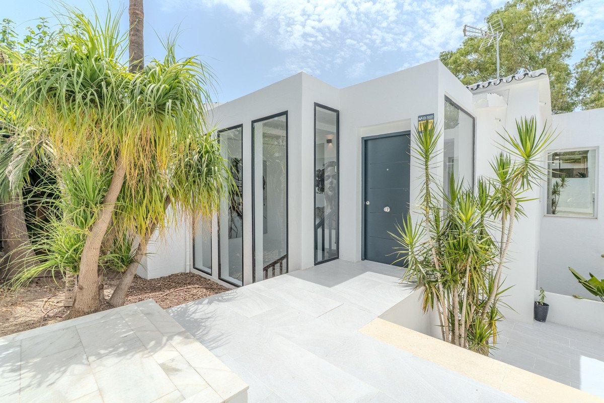 4 Bed Detached Villa in Nueva Andalucía