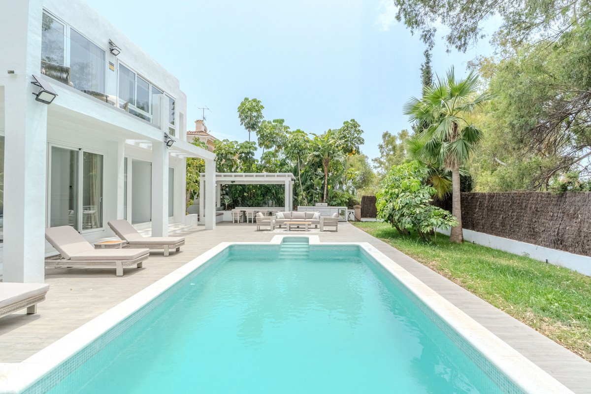4 Bed Detached Villa in Nueva Andalucía