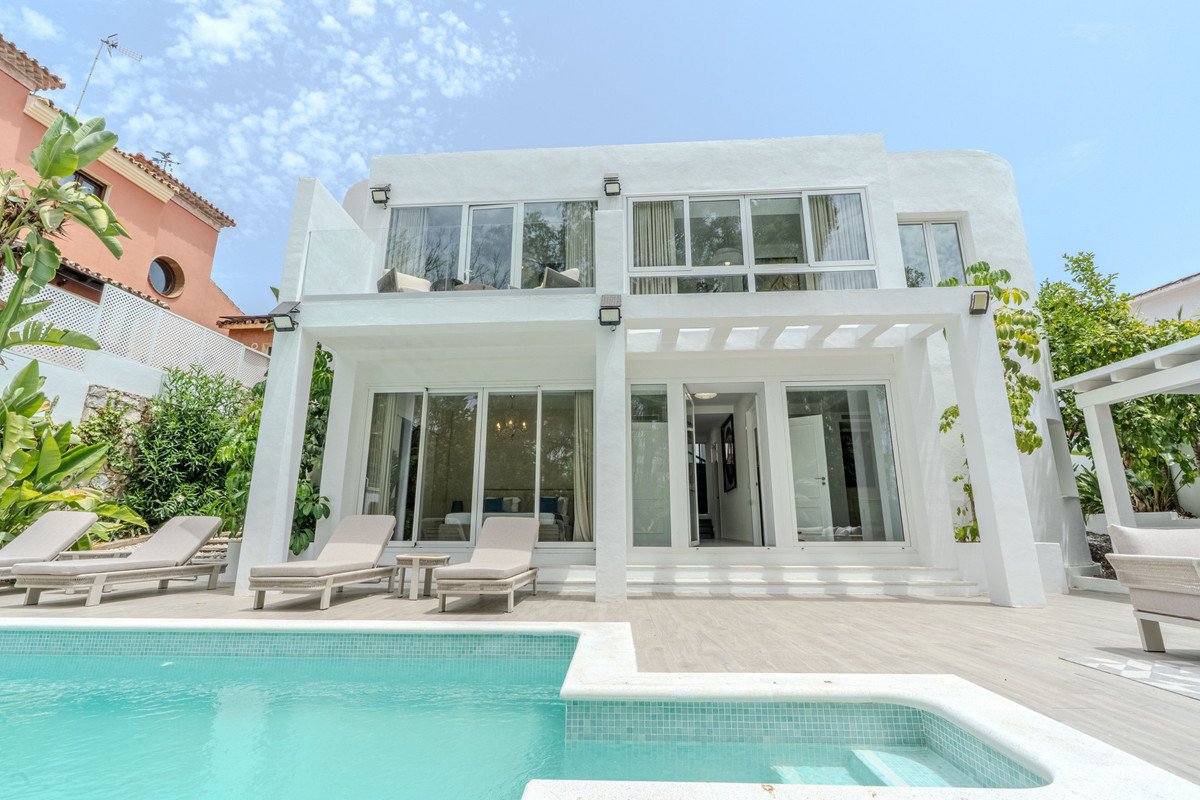 4 Bed Detached Villa in Nueva Andalucía