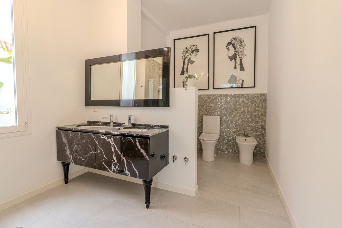 4 Bed Detached Villa in Nueva Andalucía