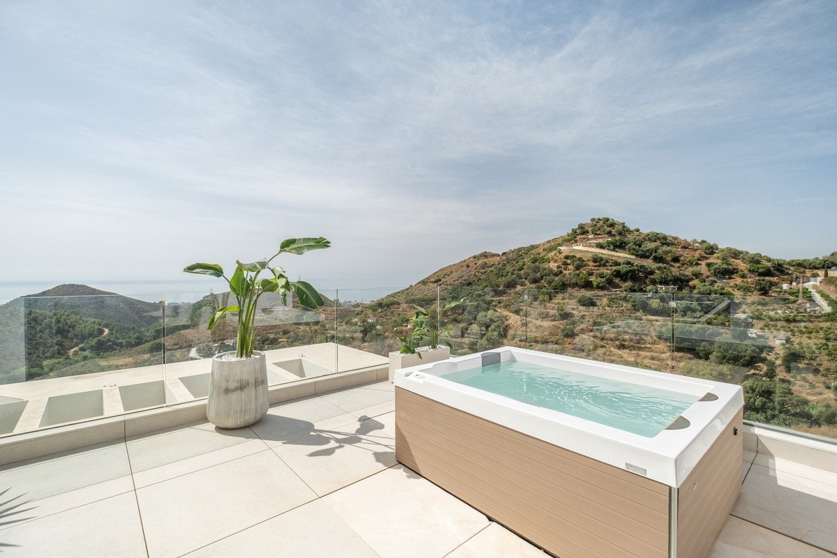 3 Bed Penthouse Duplex in Ojén