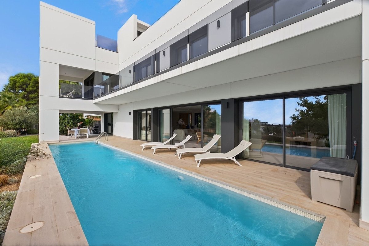 5 Bed Detached Villa in Torremuelle