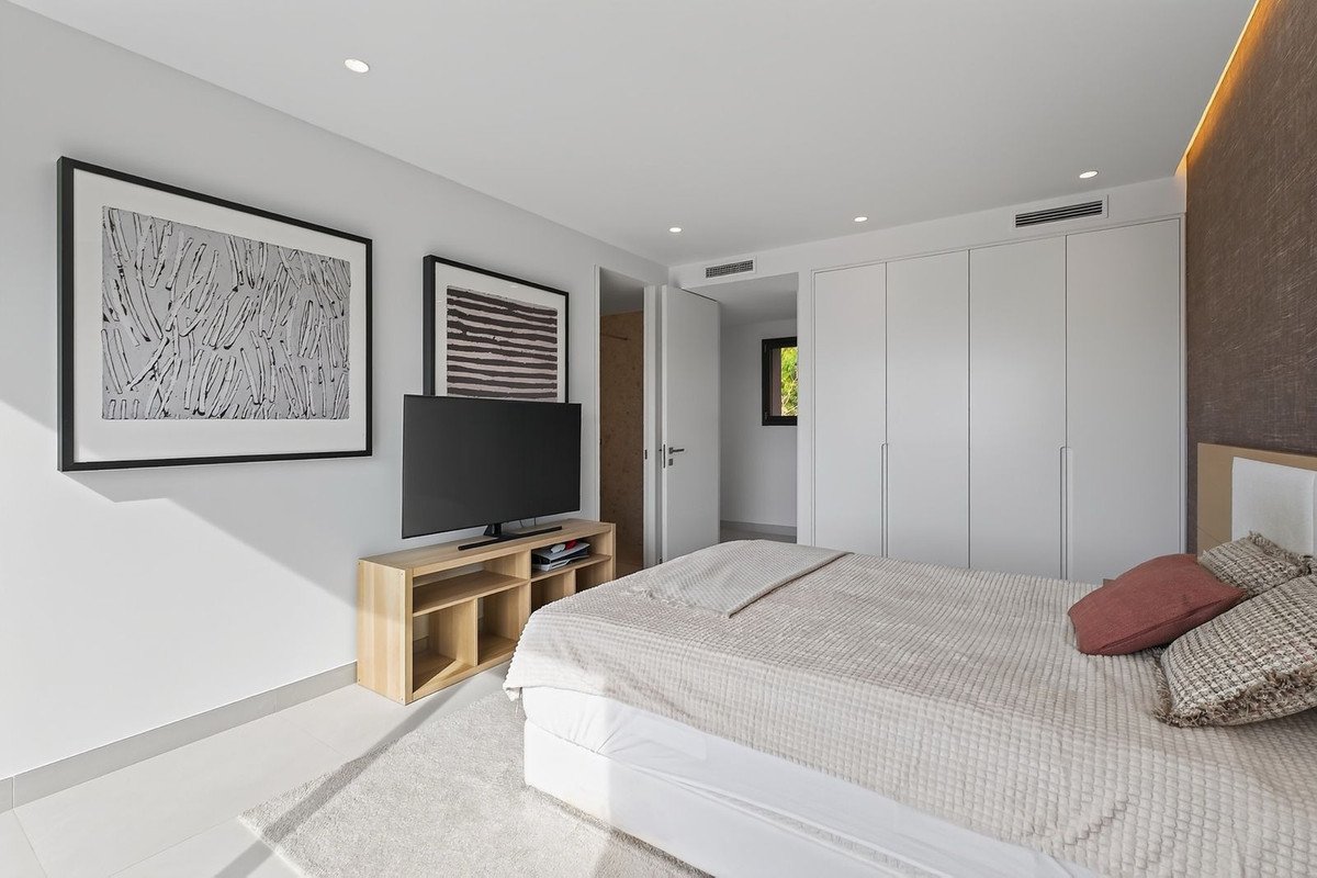 5 Bed Detached Villa in Torremuelle