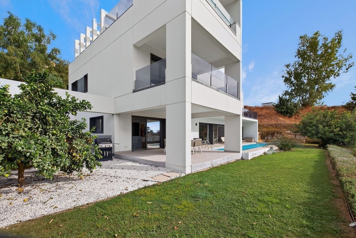 5 Bed Detached Villa in Torremuelle