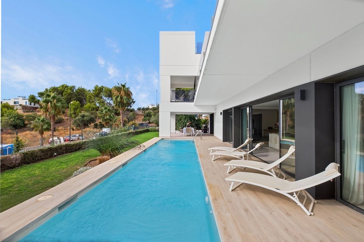 5 Bed Detached Villa in Torremuelle