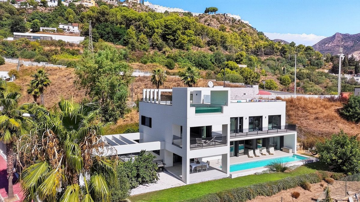 5 Bed Detached Villa in Torremuelle