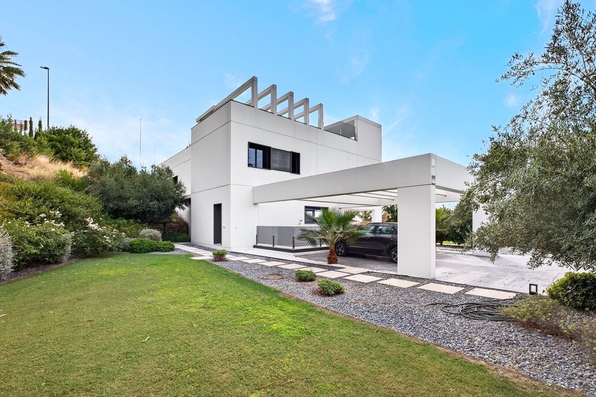 5 Bed Detached Villa in Torremuelle