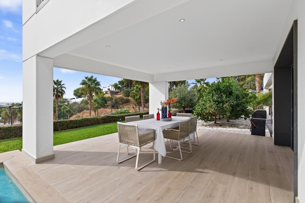 5 Bed Detached Villa in Torremuelle