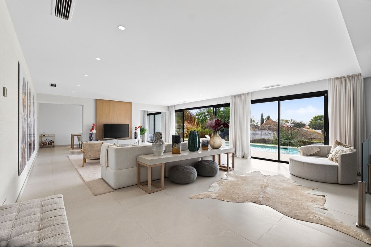 5 Bed Detached Villa in Torremuelle
