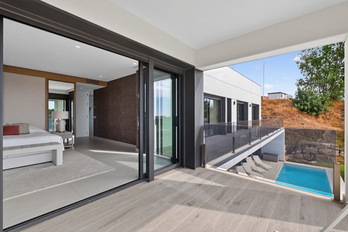 5 Bed Detached Villa in Torremuelle