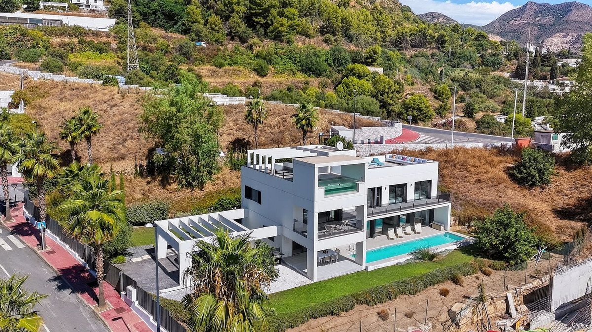 5 Bed Detached Villa in Torremuelle