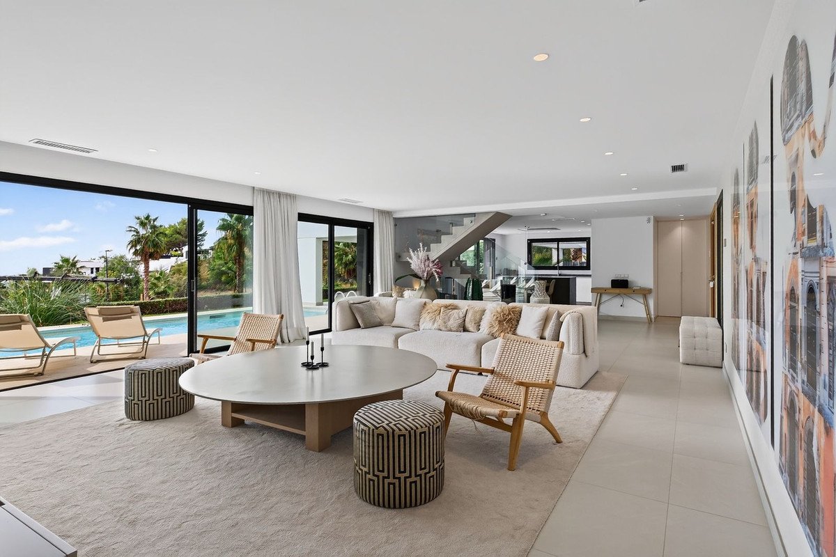 5 Bed Detached Villa in Torremuelle
