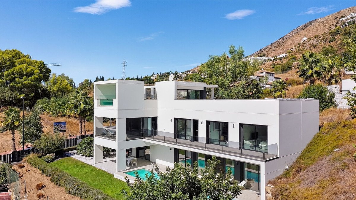 5 Bed Detached Villa in Torremuelle