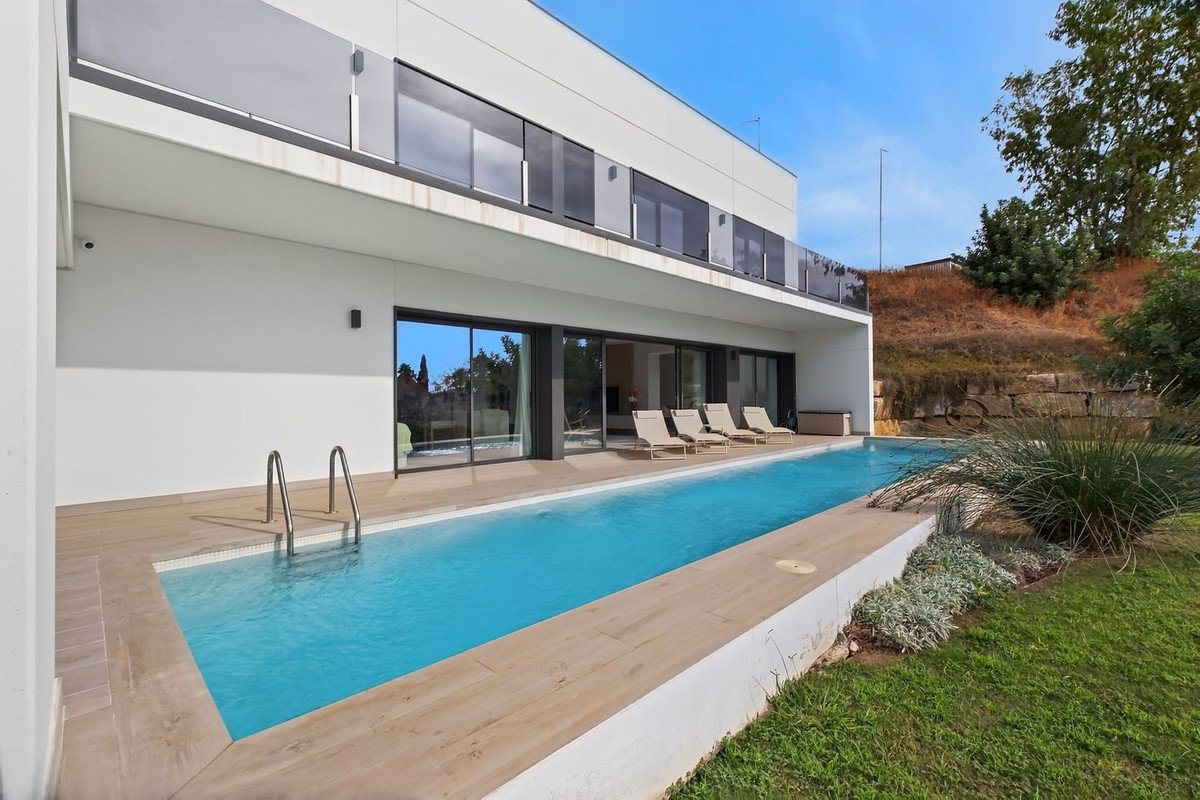 5 Bed Detached Villa in Torremuelle