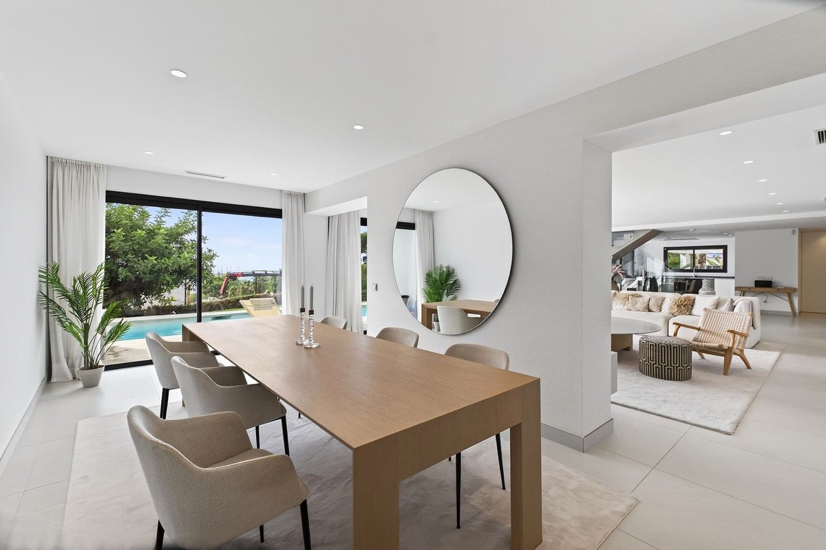 5 Bed Detached Villa in Torremuelle