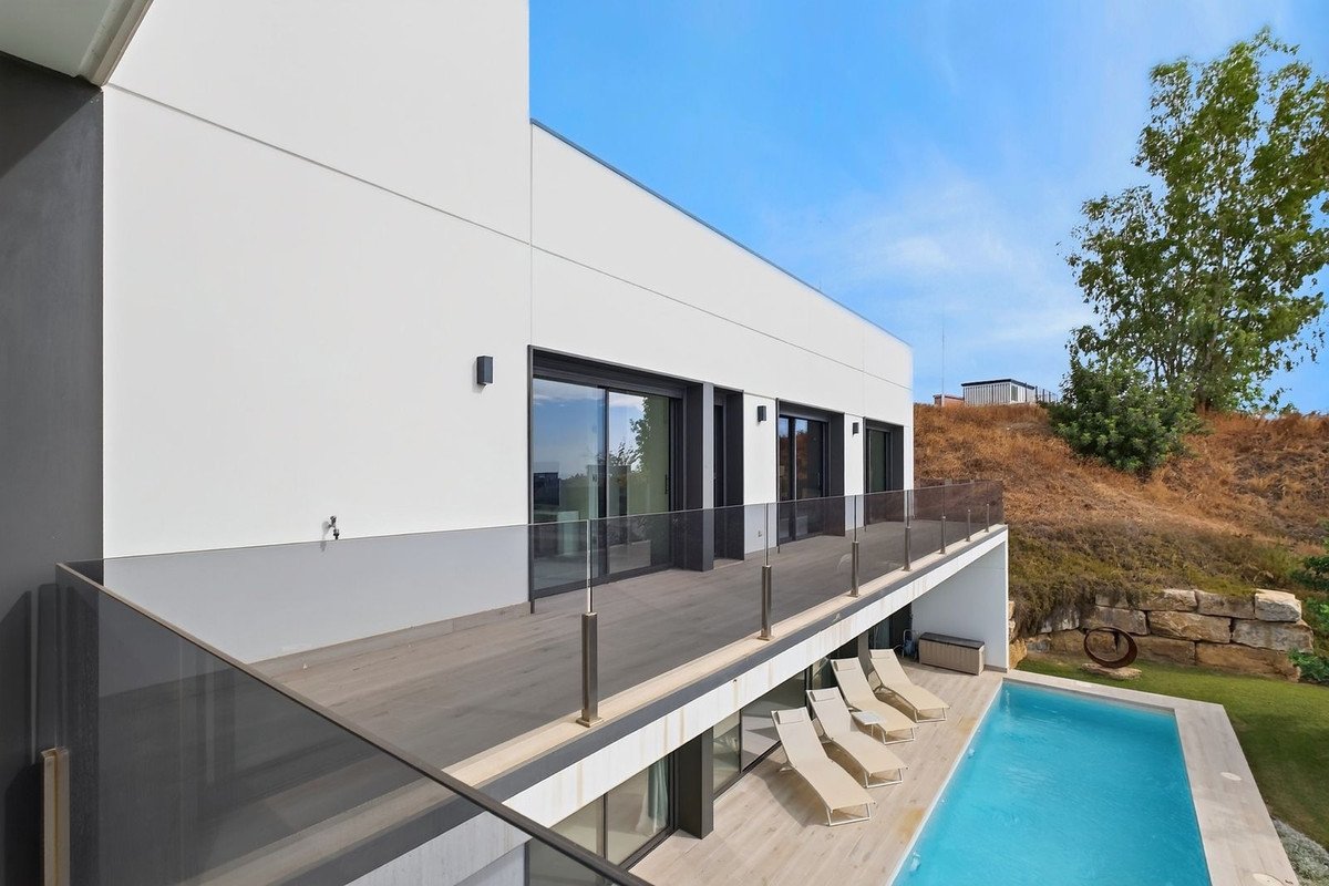 5 Bed Detached Villa in Torremuelle