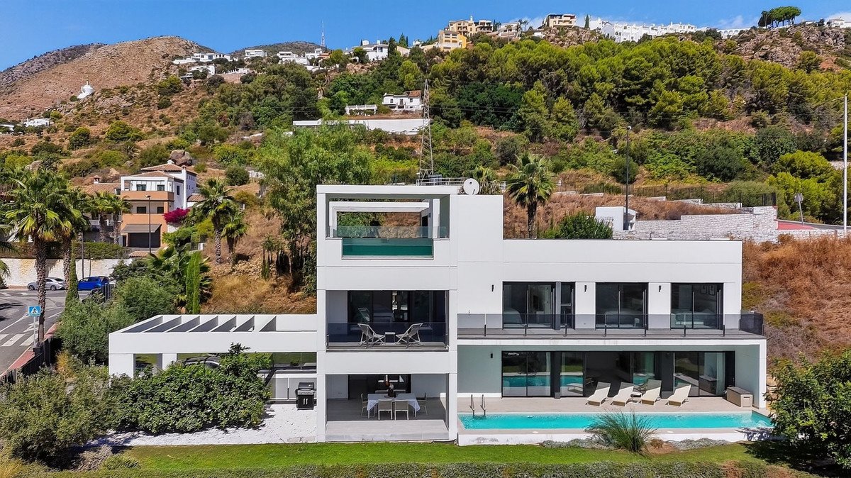 5 Bed Detached Villa in Torremuelle