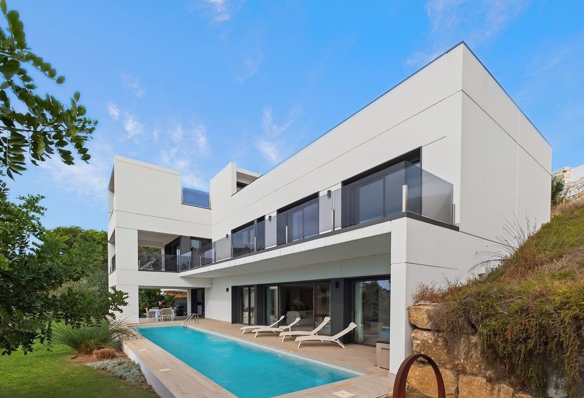 5 Bed Detached Villa in Torremuelle