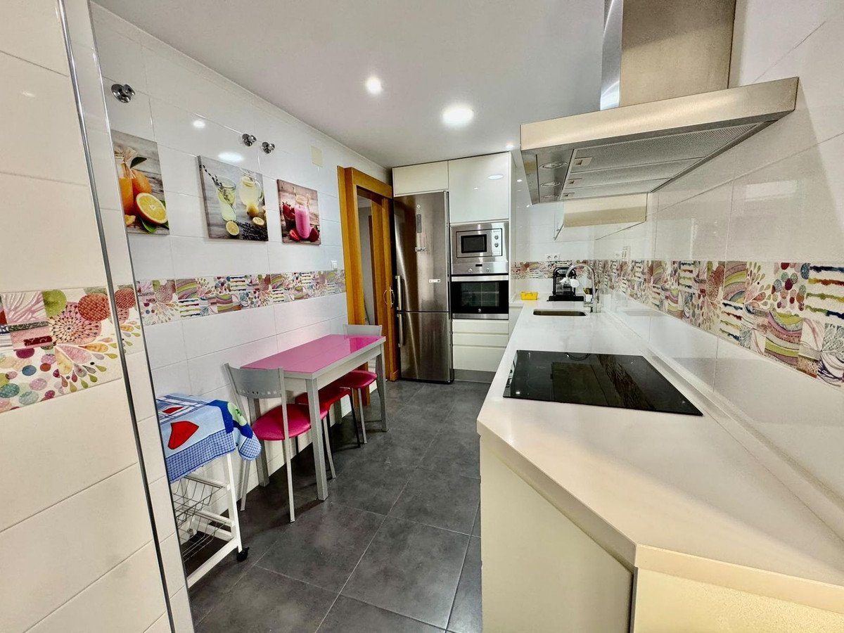 2 Bed Middle Floor Apartment in Teatinos