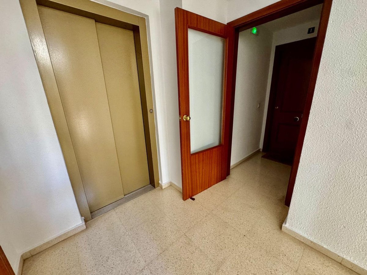 2 Bed Middle Floor Apartment in Teatinos