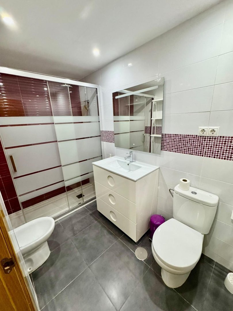 2 Bed Middle Floor Apartment in Teatinos