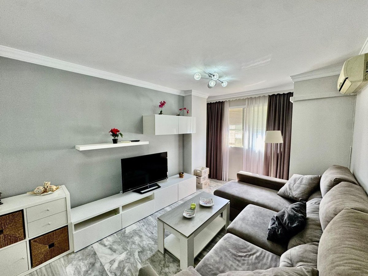 2 Bed Middle Floor Apartment in Teatinos