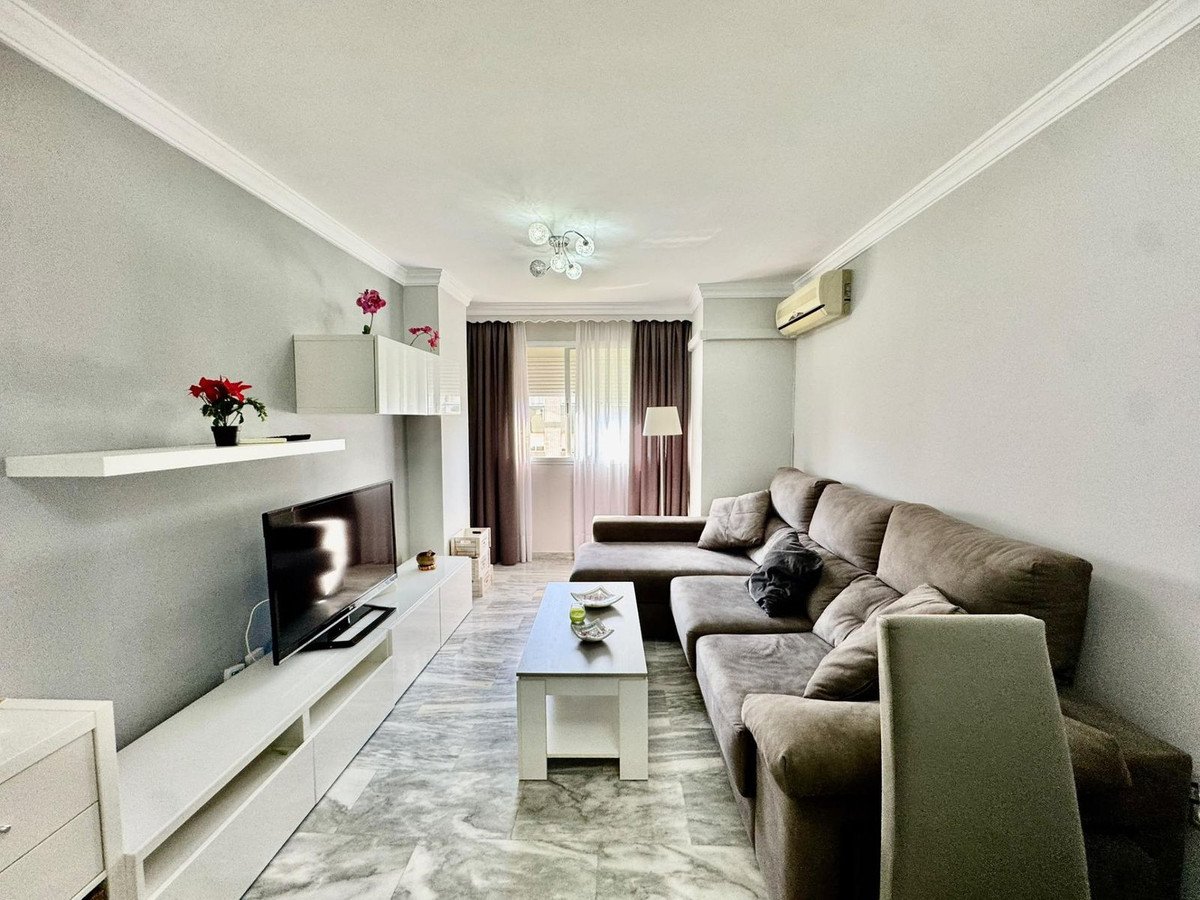 2 Bed Middle Floor Apartment in Teatinos
