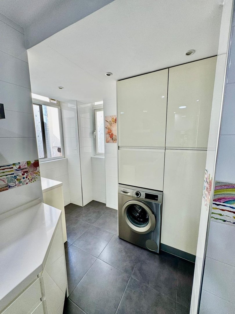 2 Bed Middle Floor Apartment in Teatinos