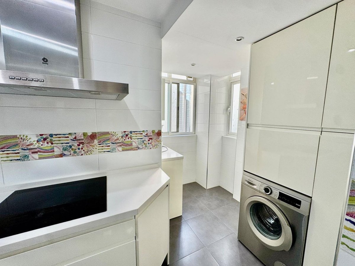 2 Bed Middle Floor Apartment in Teatinos