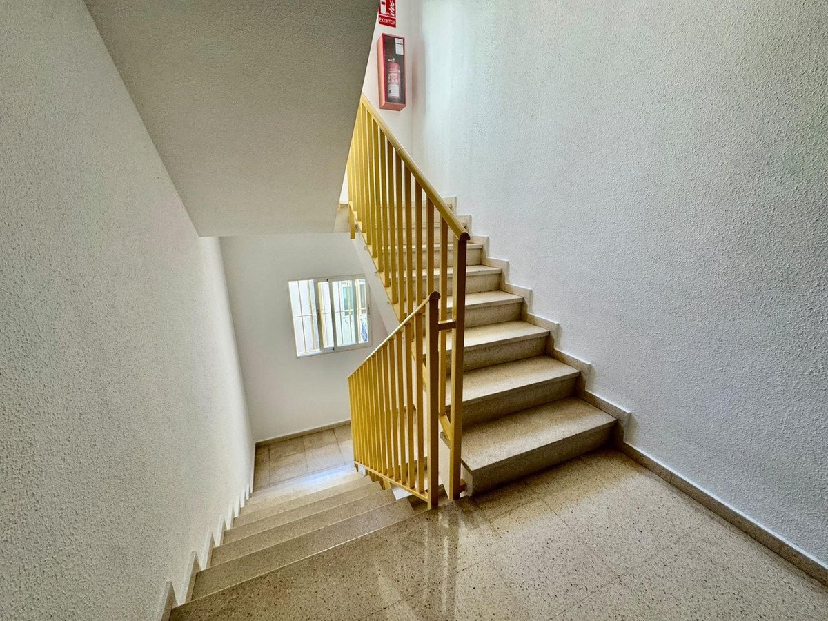 2 Bed Middle Floor Apartment in Teatinos