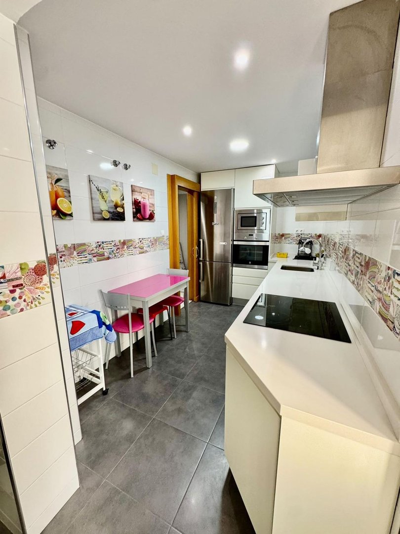 2 Bed Middle Floor Apartment in Teatinos